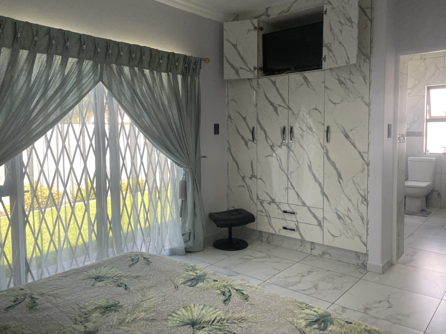 4 Bedroom Property for Sale in Country Club Western Cape